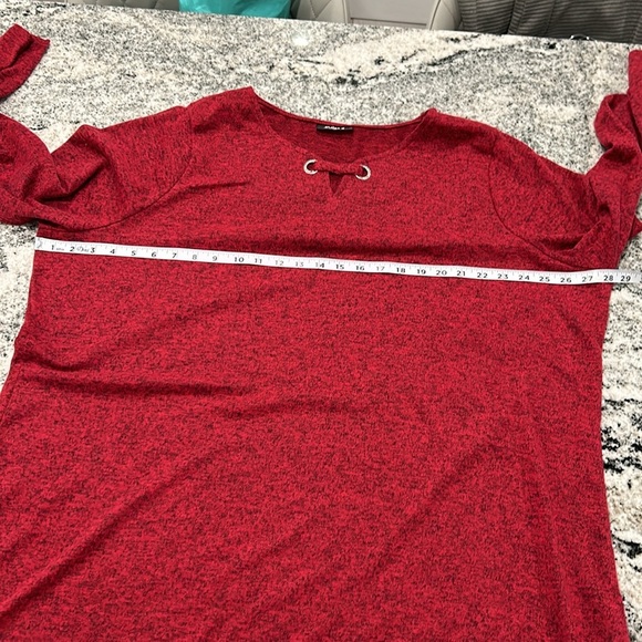 2 Dye 4 Size 3x red top with beautiful accent buttons - Picture 6 of 10